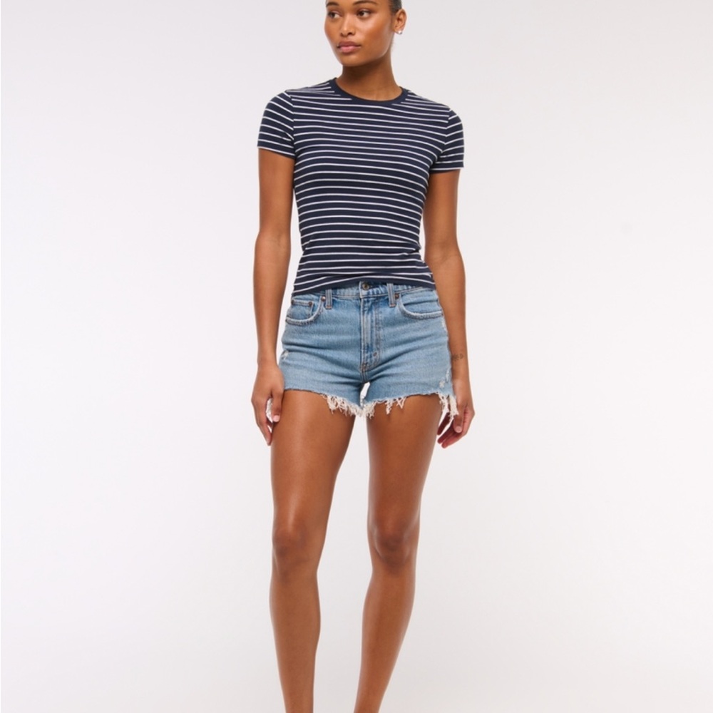 Abercrombie and fitch the mom short mid rise NWT